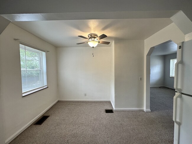 Building Photo - 2631 Bremont Ave