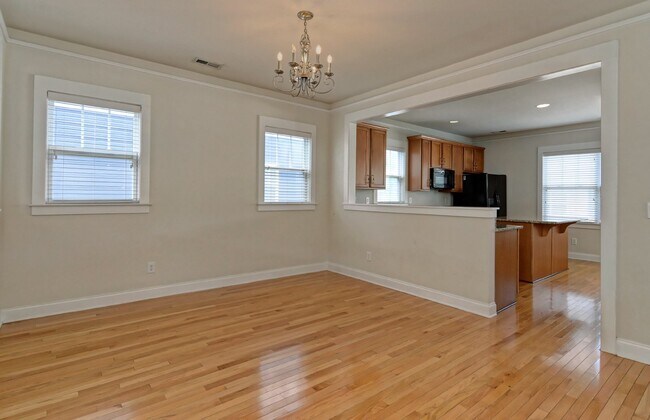 Building Photo - Highly Desirable 3-Story 3Br/3.5Bth 2-Car ...