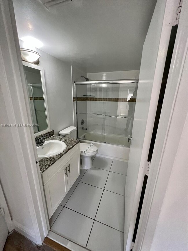 Building Photo - 9591 Fontainebleau Blvd