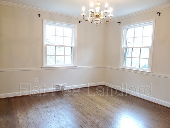 Foto del edificio - 9314 Elmhirst Dr
