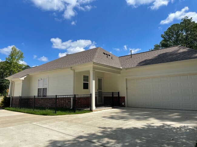 Building Photo - 4 br 2 ba home in Oxford