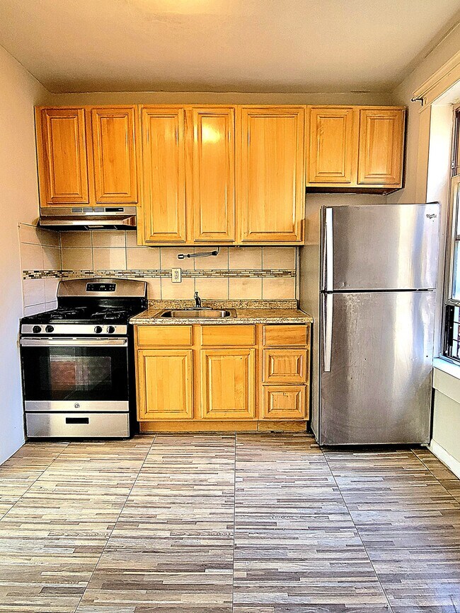 Building Photo - 335 E 34th St