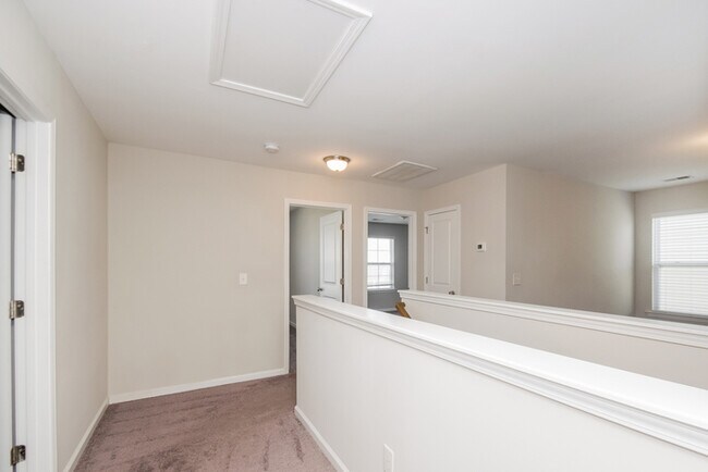 Foto del edificio - 329 Beacon Field Rd