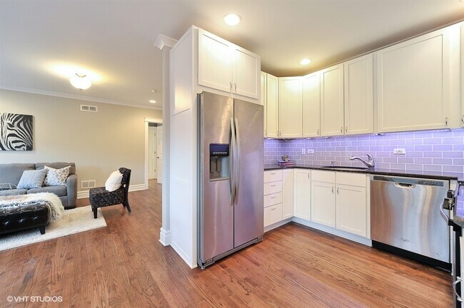 Building Photo - 3853 N Kedvale Ave