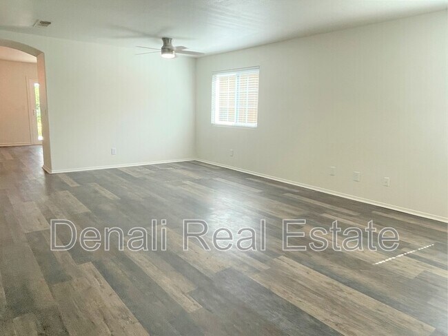 Building Photo - 1651 W Lavender Spring St