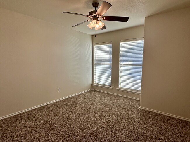 Building Photo - 3/2/2 in South Lubbock!