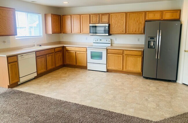 Foto del edificio - 3 Bedroom 2 Bathroom Townhome Close to DIA