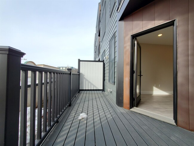 Building Photo - 307 Webster Ave