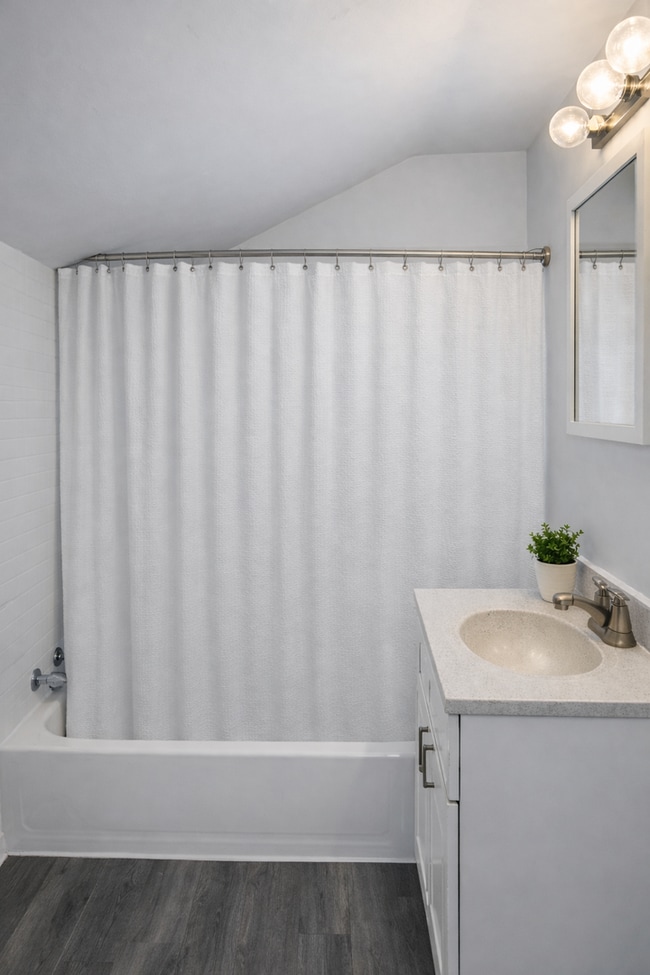 Building Photo - 2 Bedroom Plain Township Home for Rent