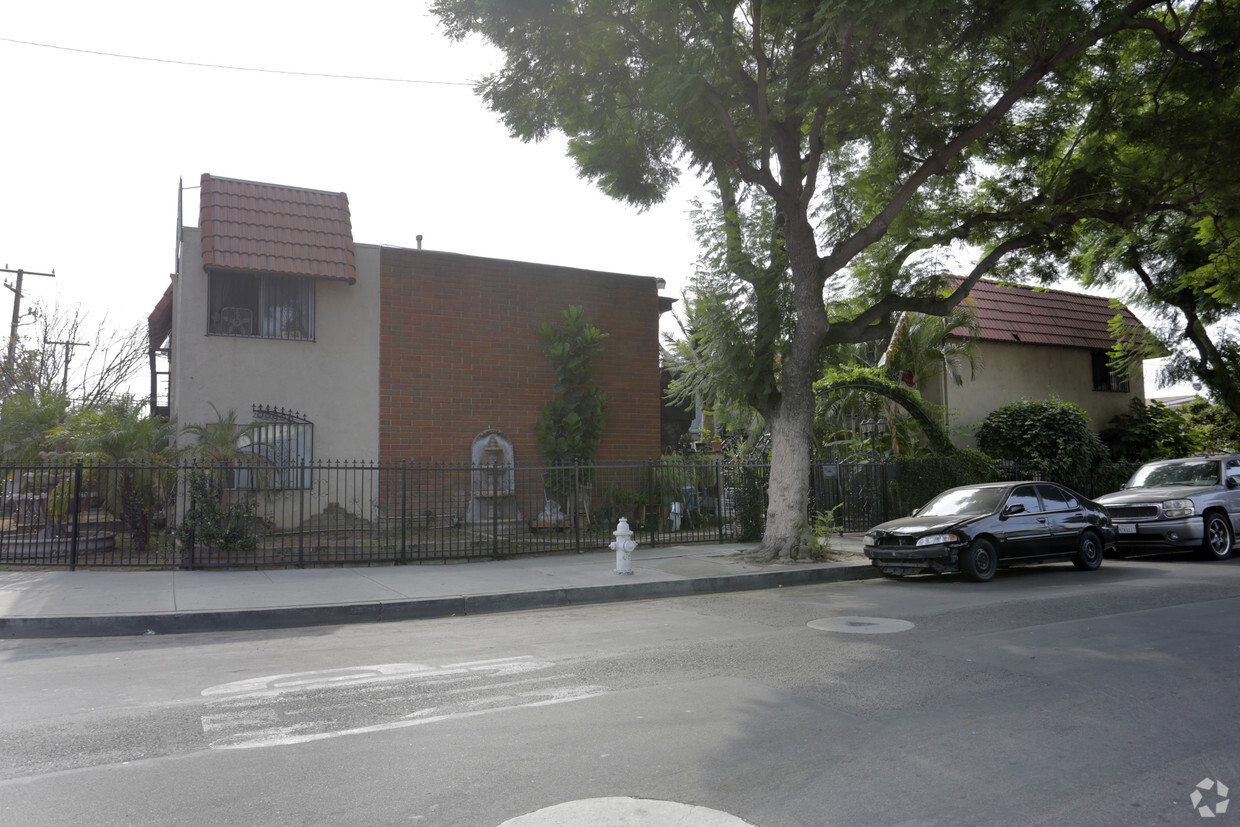 Building Photo - Evergreen Apartments