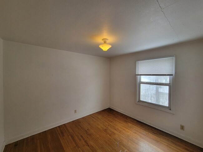 Building Photo - 255 Madison St