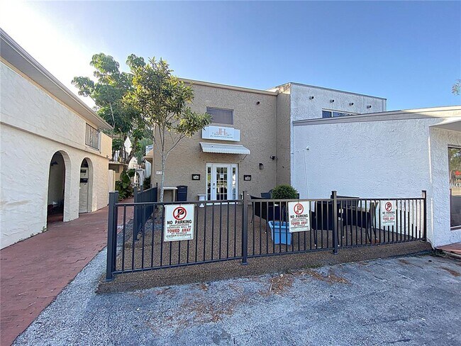 Building Photo - 744 Overlook Dr