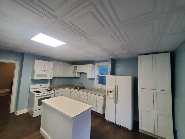 Foto del edificio - 548 Railroad St