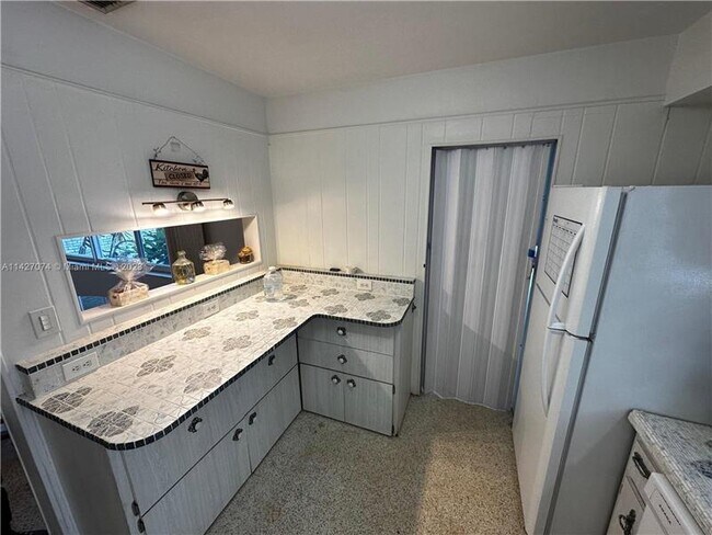 Foto del edificio - 1145 NE 183rd St