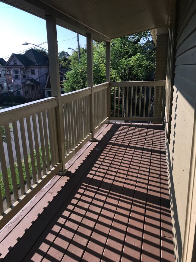 107 Dell St Unit Dell 107.3, Syracuse, NY 13210 Room for Rent in