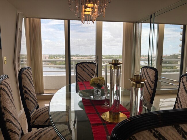 Dining Room - 4201 N Ocean Blvd