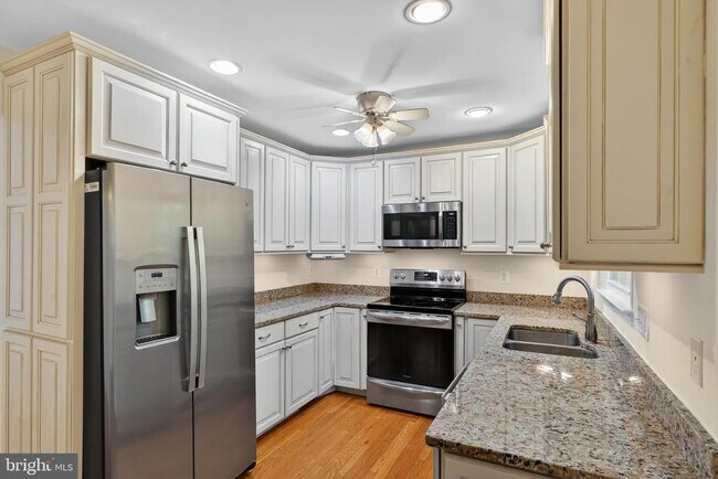 Foto del edificio - 7481 Jayhawk St