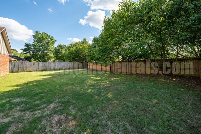 Building Photo - Lovely newer 3/2 in Conway!