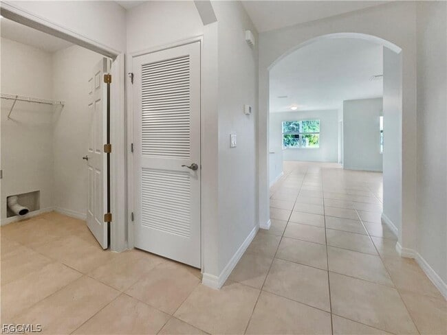 Building Photo - 131 NE 23rd Pl