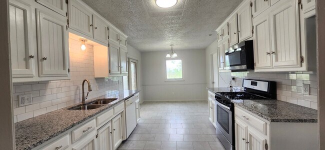 Foto del edificio - 3517 N Glenoaks Dr