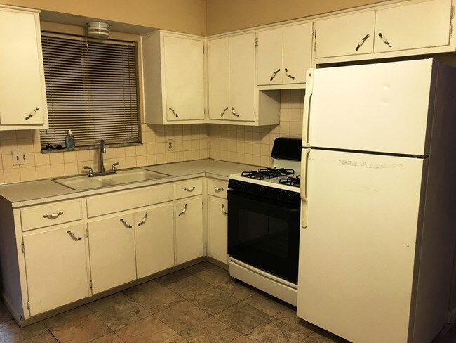 Foto del edificio - 227-231 Randel Ave