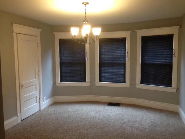 Large Dining Room - 17 N Randolph St House