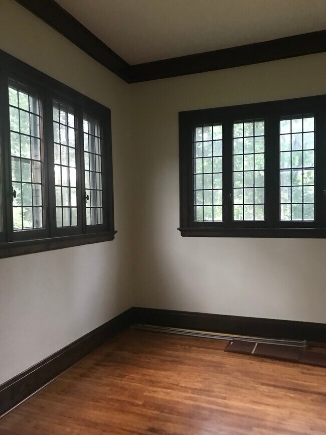 40 Ashland Ave Unit Cottage, Buffalo, NY 14222 Apartments in Buffalo