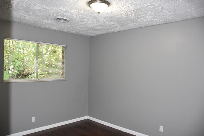 Building Photo - 1574 Leonaire Ct