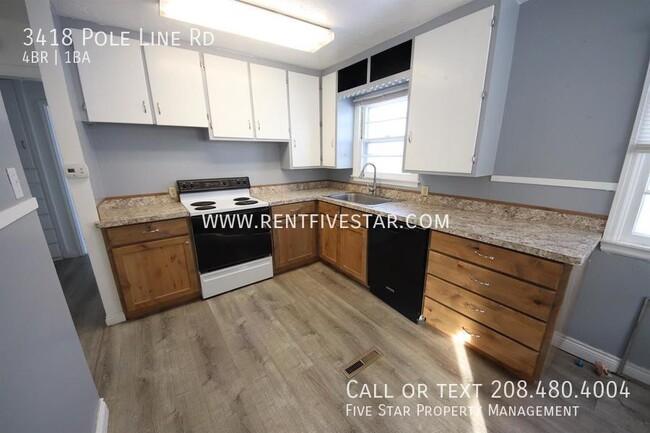 Building Photo - Home Available in Central Pocatello! This ...