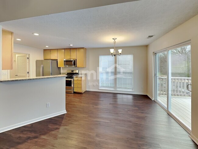 Foto del edificio - 419 Creekside Ln