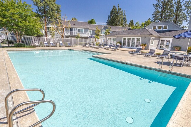 Building Photo - Mountain View Apartments