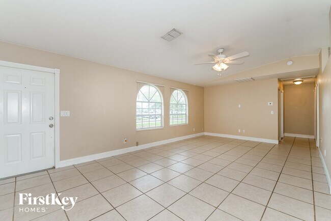Foto del edificio - 2621 Northeast 6th Place