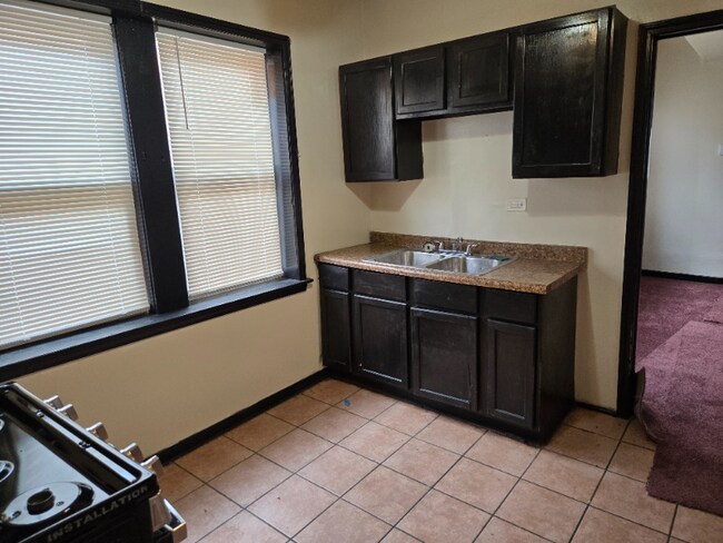 Foto del edificio - 6329 S Loomis Blvd