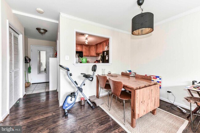 Foto del edificio - 10570 Main St