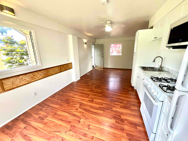 Building Photo - 2351 Liliuokalani St