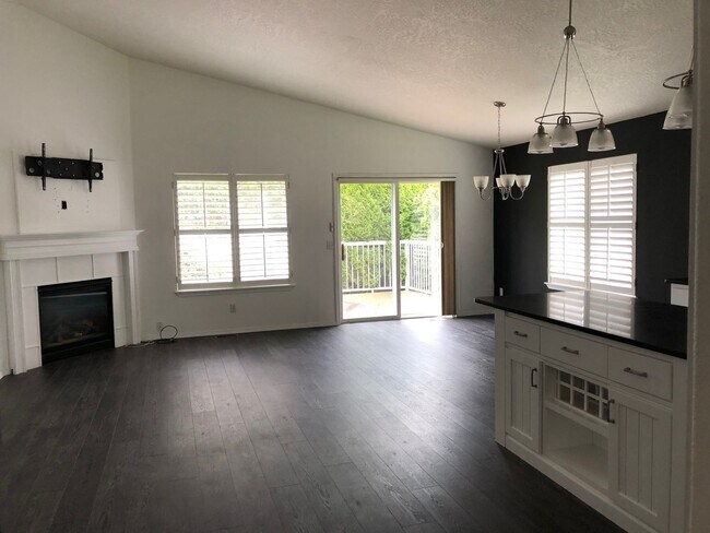 Building Photo - Beautiful home in gated private community