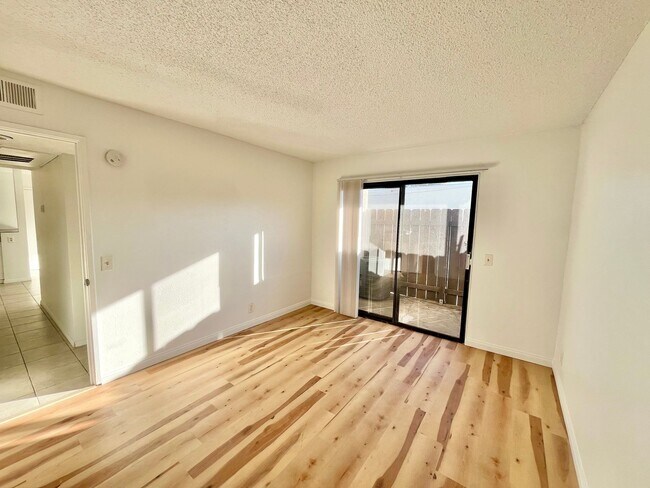 Foto del edificio - 2BD/2BTH with Central A/C, Private Patio, Walk-In Closet, Onsite Laundry, and Parking!