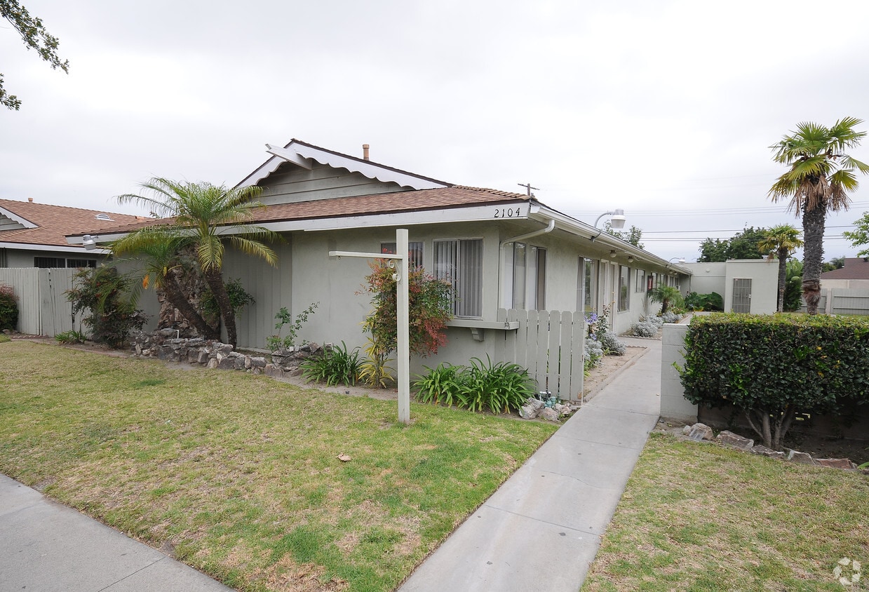 Primary Photo - 2104 E La Palma Ave