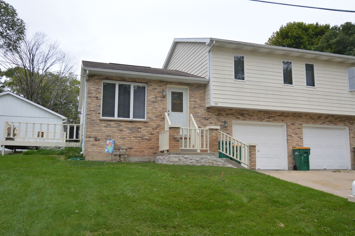 Foto principal - 102 Lotus Ave