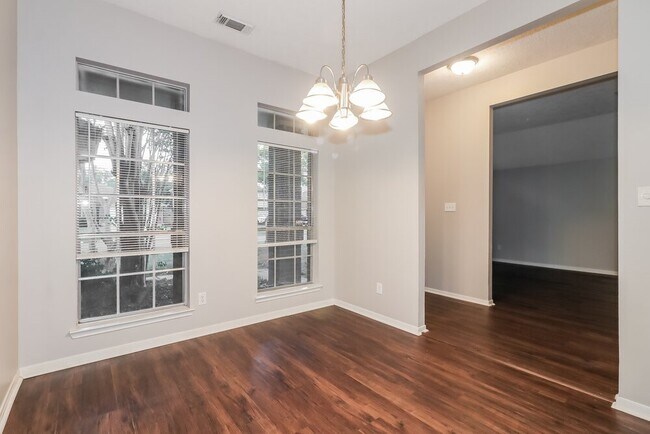 Foto del edificio - 22527 Guston Hall Ln