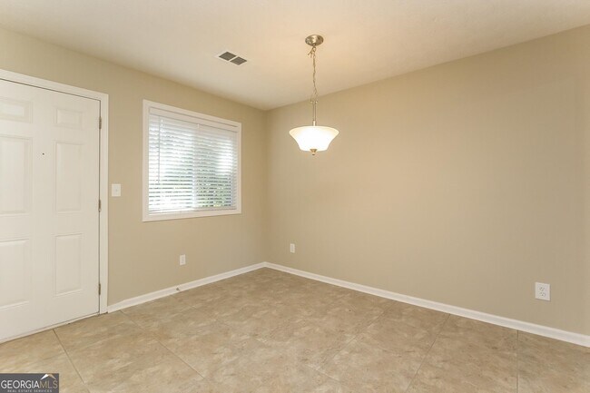 Building Photo - 6016 Castlegate Dr
