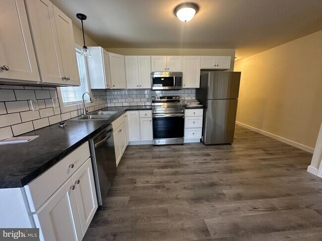 Foto del edificio - 548 Hershey Rd