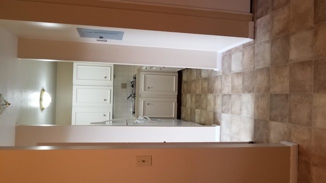 Building Photo - 1 bedroom in Akron OH 44304