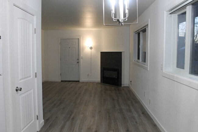 Building Photo - 890 Blind Nick Dr