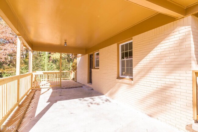 Foto del edificio - 1916 Longdale Dr