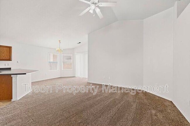 Foto del edificio - 629 Sunny Meadows Dr