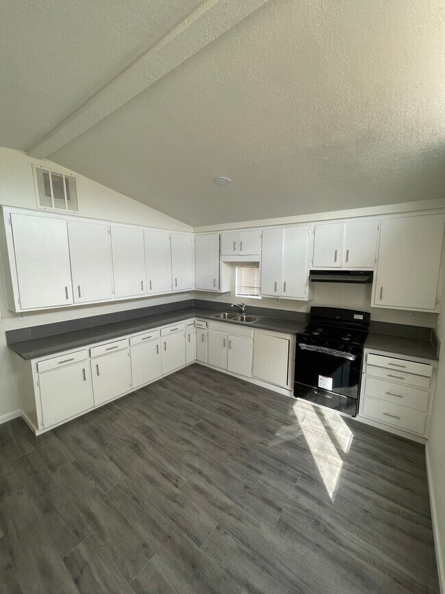 Foto del edificio - 21340 Baldwin Ln