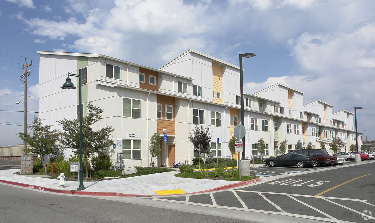 Building Photo - Giant Road Apartments