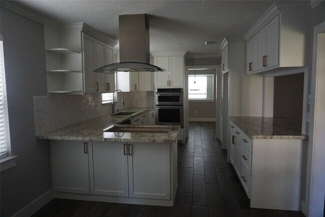 Foto del edificio - 5911 Pebble Springs Dr