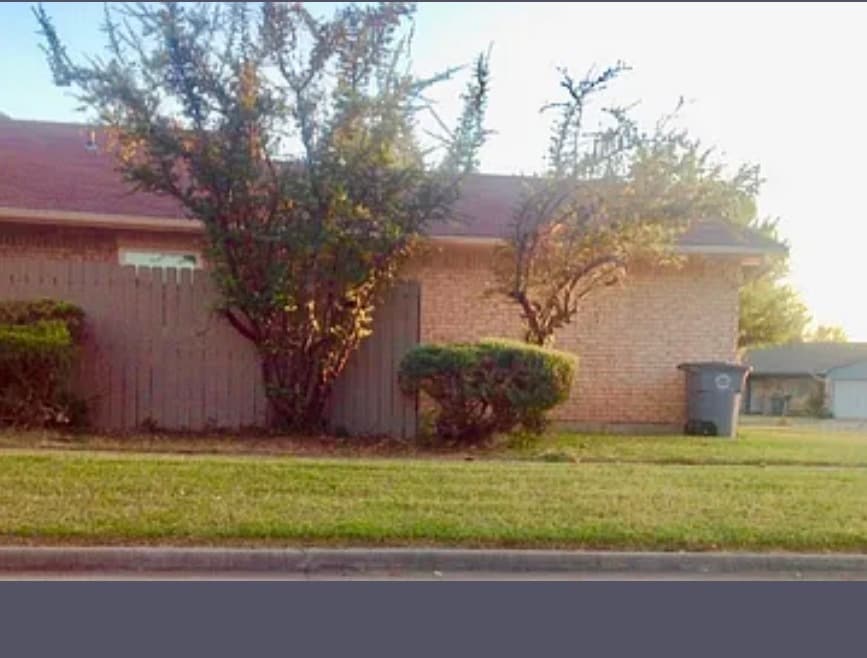 Building Photo - 4511 NE Euclid Ave
